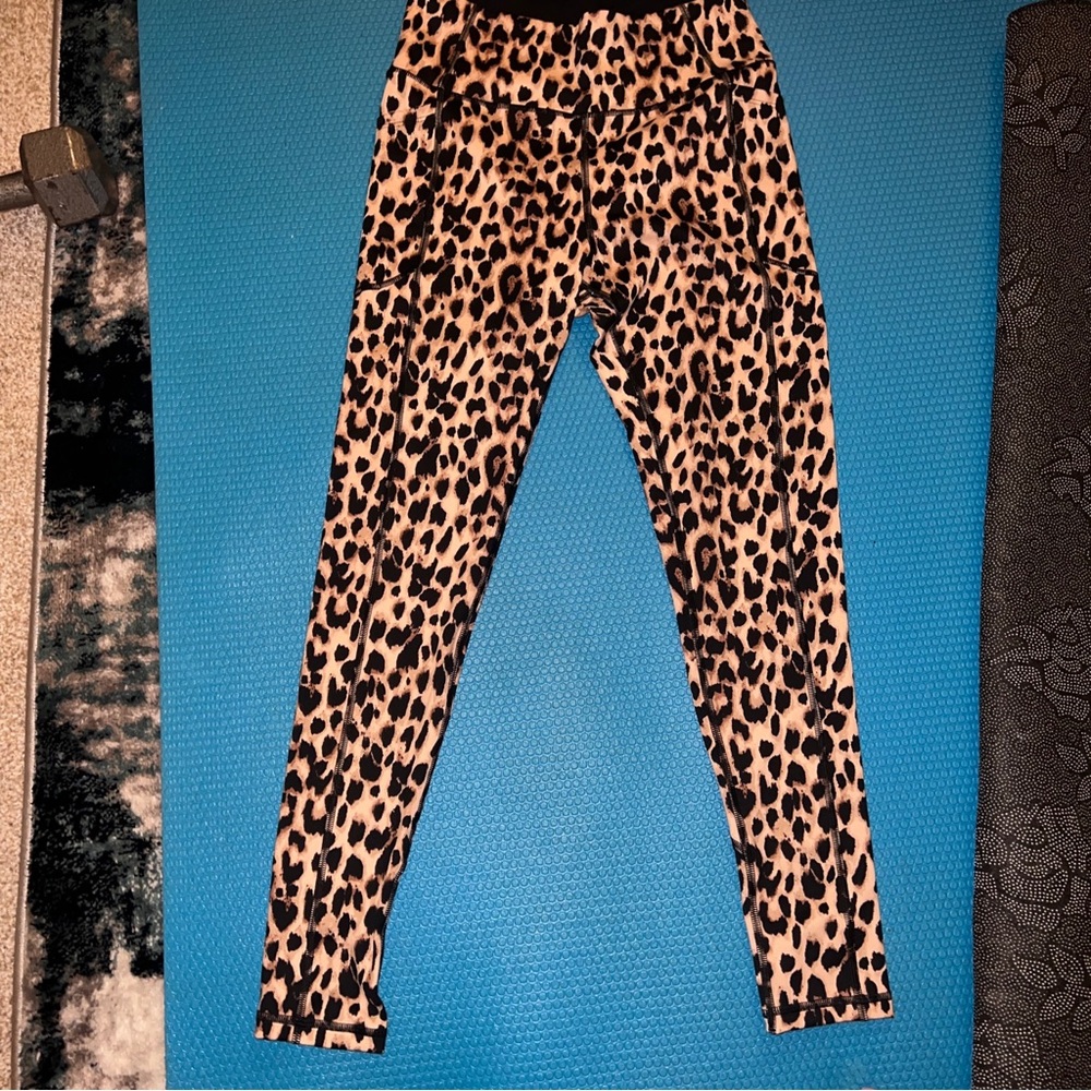 Victoria Secret Leopard leggings with pockets size 10 ankle length